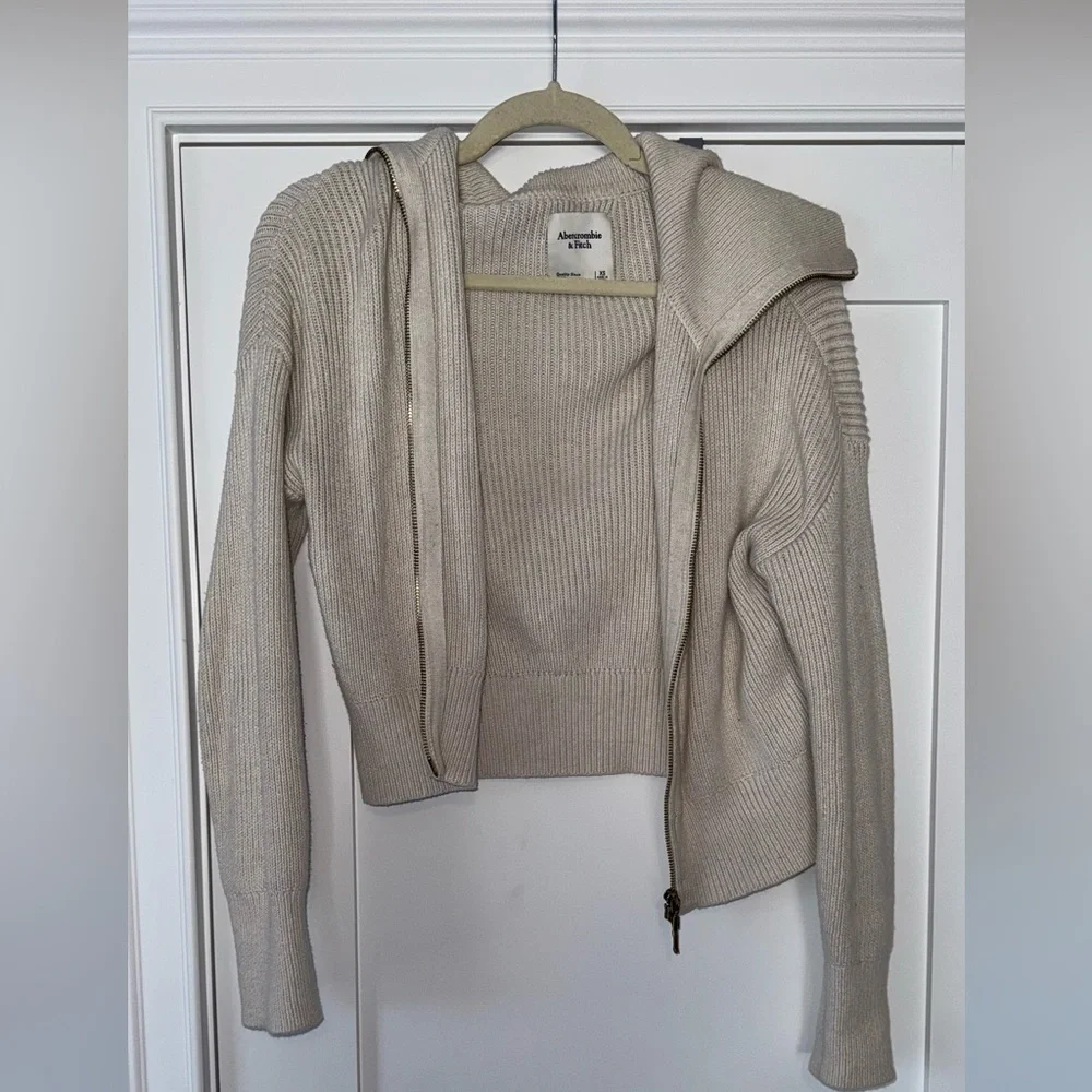 Abercrombie - Zip-Up Ribbed Knit Collar Sweater - Picture 2 of 2